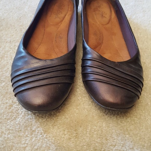 Women's shoes - Picture 2 of 3